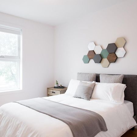 Hip, Stylish Apartment In Little Italy By Den Stays A Montréal Oda fotoğraf