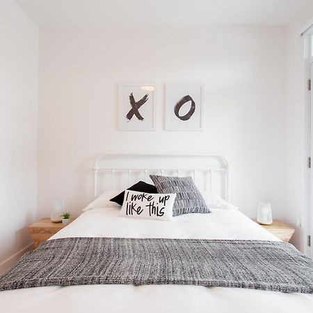 Hip, Stylish Apartment In Little Italy By Den Stays A Montréal Oda fotoğraf