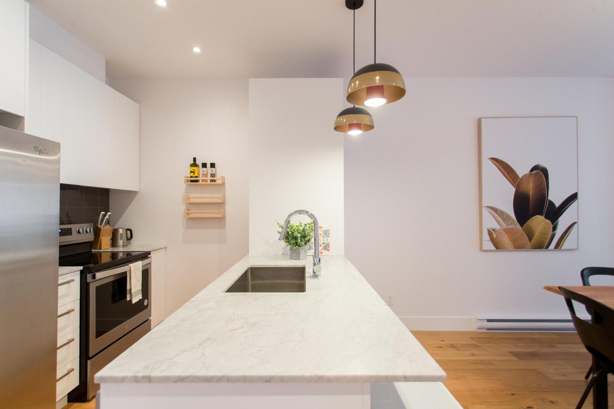 Hip, Stylish Apartment In Little Italy By Den Stays A Montréal Oda fotoğraf