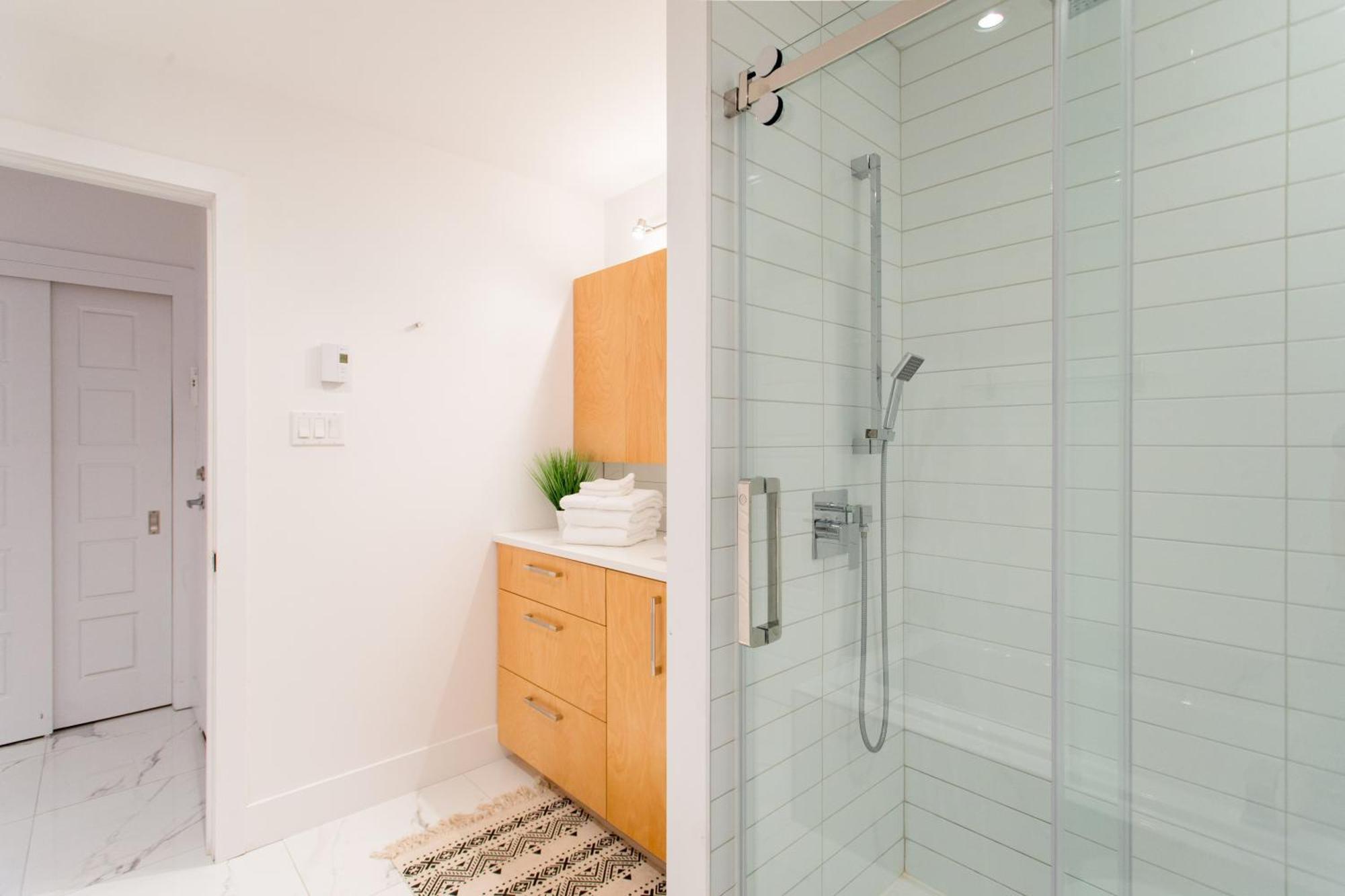 Hip, Stylish Apartment In Little Italy By Den Stays A Montréal Oda fotoğraf