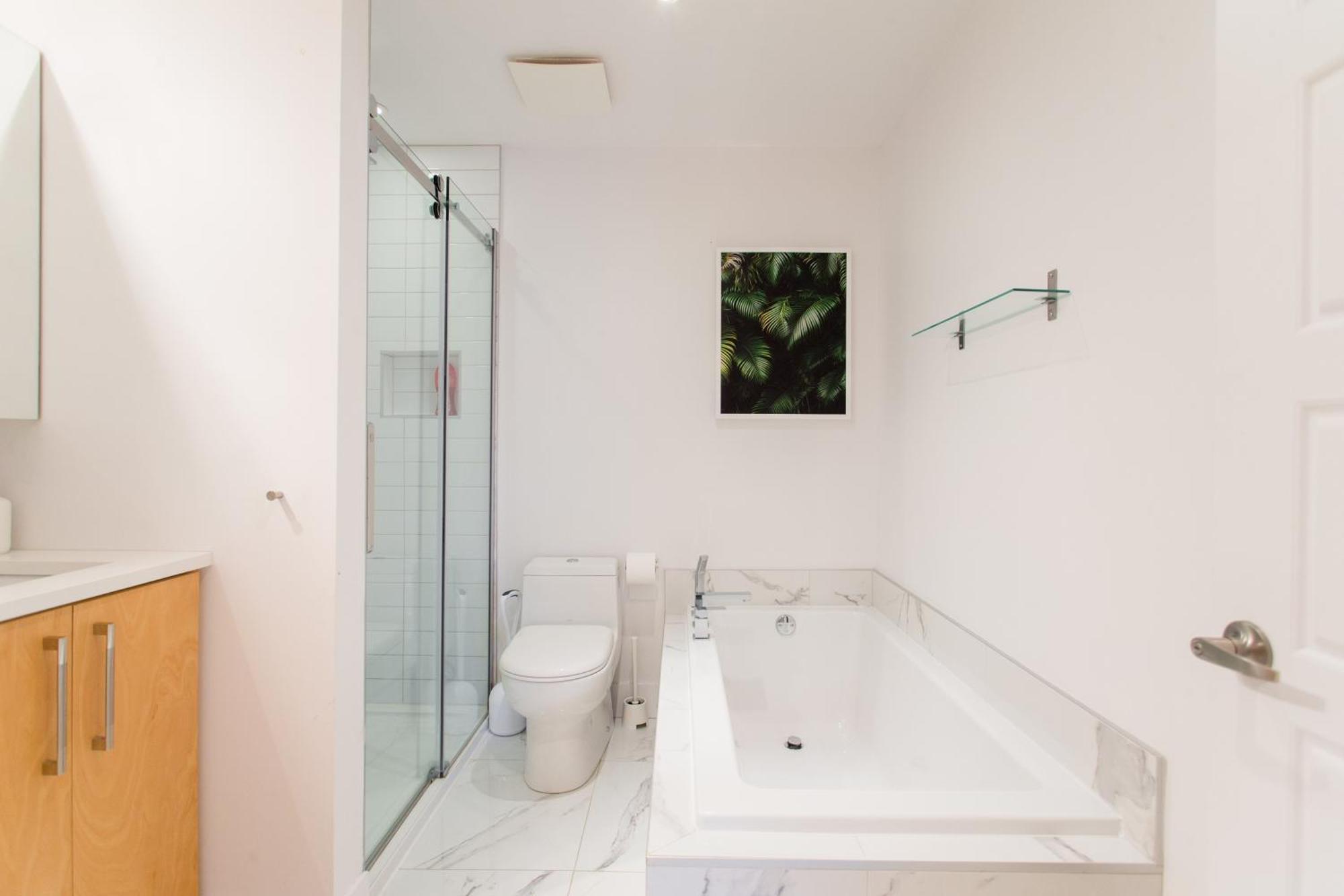 Hip, Stylish Apartment In Little Italy By Den Stays A Montréal Oda fotoğraf