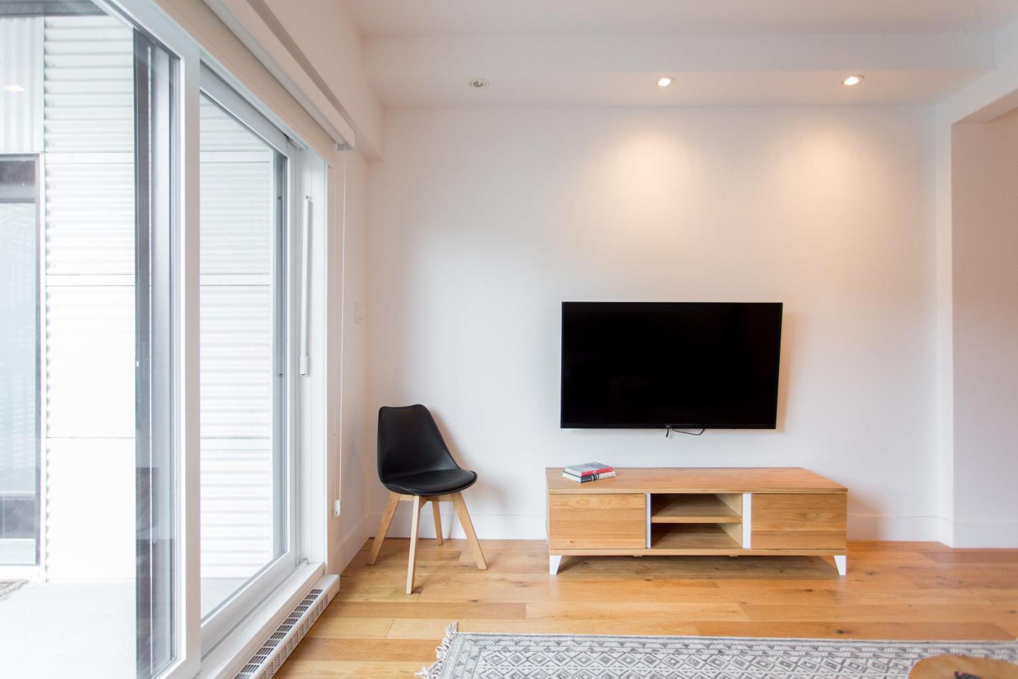 Hip, Stylish Apartment In Little Italy By Den Stays A Montréal Oda fotoğraf