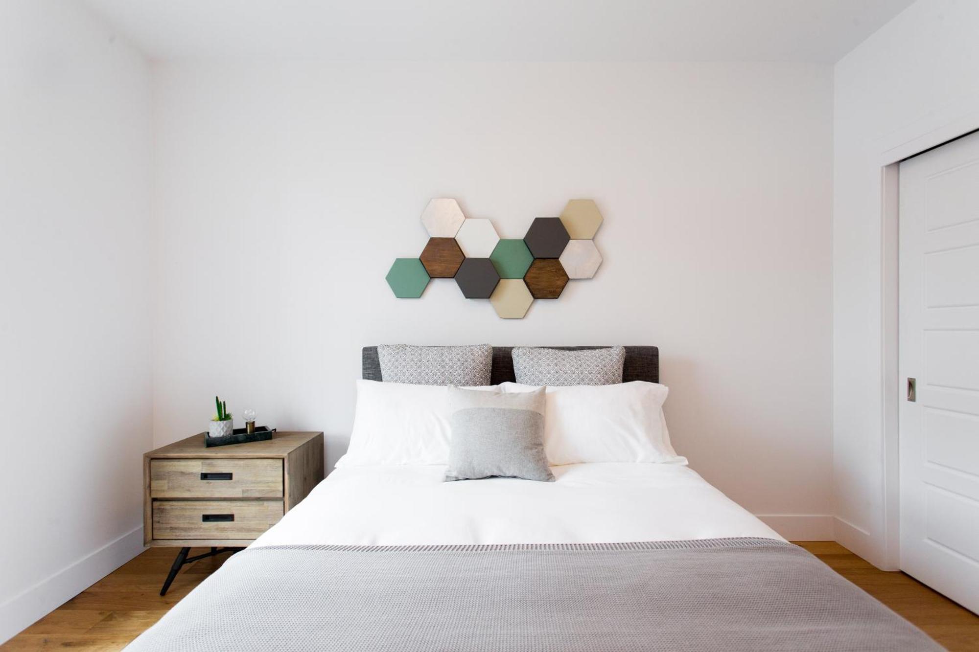 Hip, Stylish Apartment In Little Italy By Den Stays A Montréal Oda fotoğraf