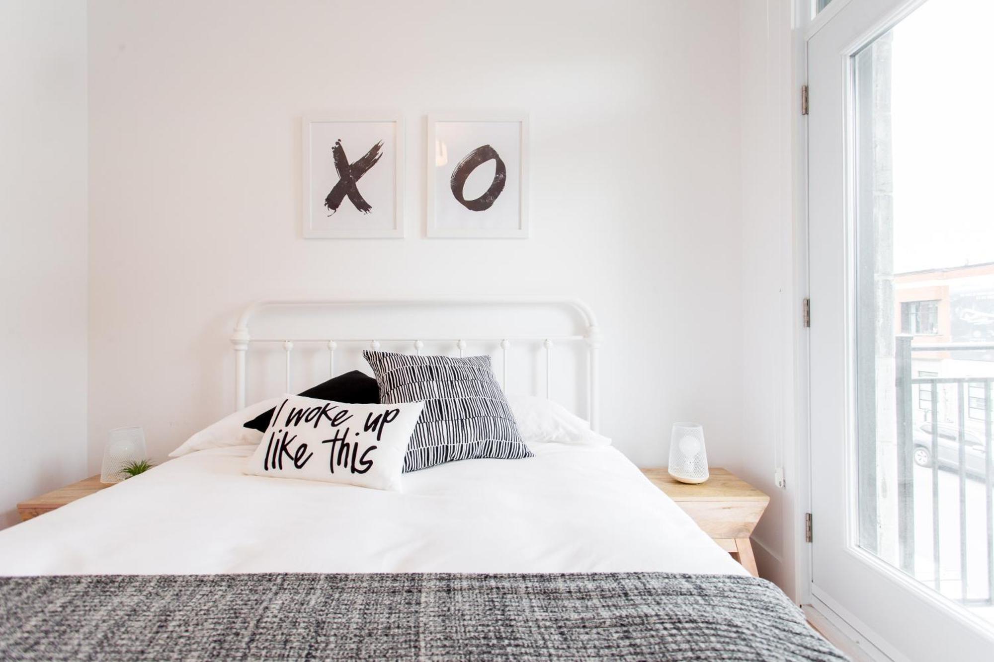 Hip, Stylish Apartment In Little Italy By Den Stays A Montréal Oda fotoğraf