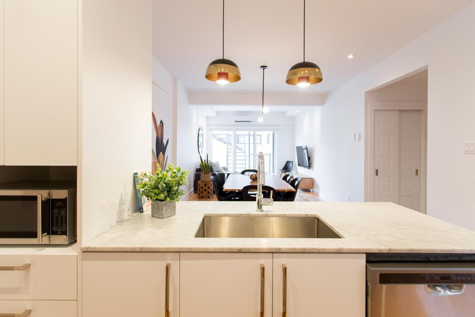 Hip, Stylish Apartment In Little Italy By Den Stays A Montréal Oda fotoğraf