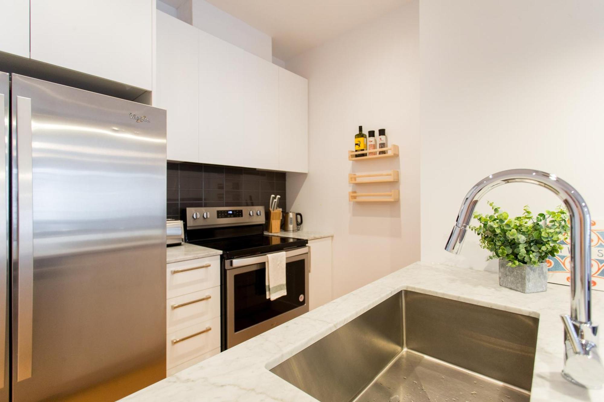 Hip, Stylish Apartment In Little Italy By Den Stays A Montréal Oda fotoğraf